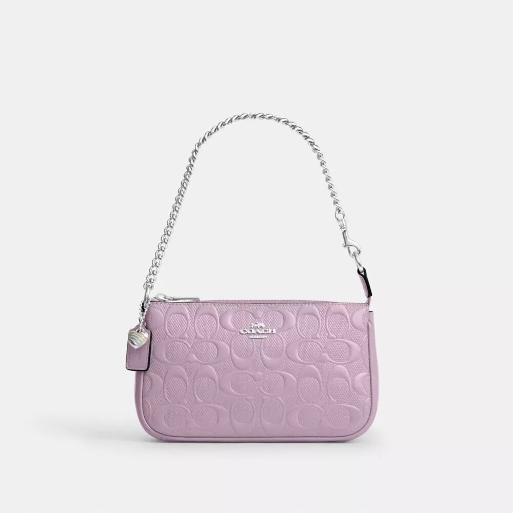Nolita 19 aus Signature-Leder mit Herz-Anhänger