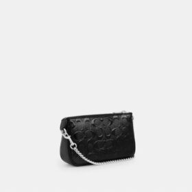 Nolita 19 aus Signature-Leder mit Herz-Anhänger