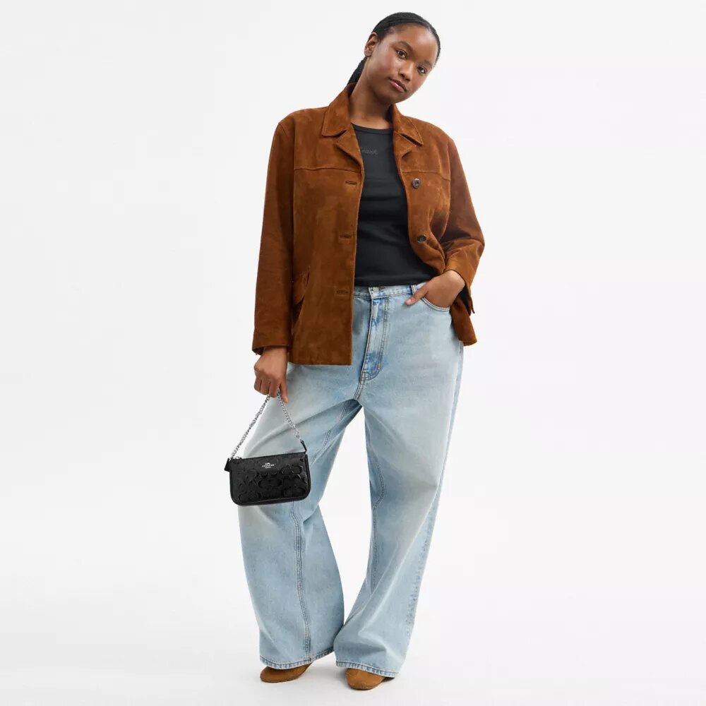 Nolita 19 aus Signature-Leder mit Herz-Anhänger