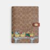 Notizbuch aus Signature Canvas mit „Holiday Train“-Motiv