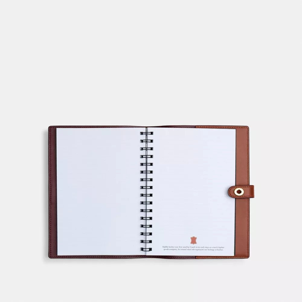 Notizbuch aus Signature Canvas mit „Holiday Train“-Motiv