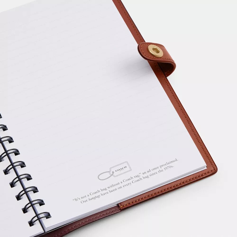 Notizbuch aus Signature Canvas mit „Holiday Train“-Motiv