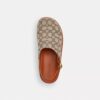 Plateau-Clogs mit geformter C-Platte aus unserem charakteristischen Jacquard-Textil
