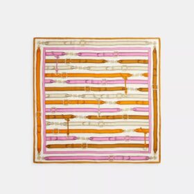 Quadratischer Seidenschal mit Taschenriemen-Print