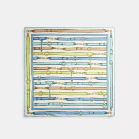 Quadratischer Seidenschal mit Taschenriemen-Print