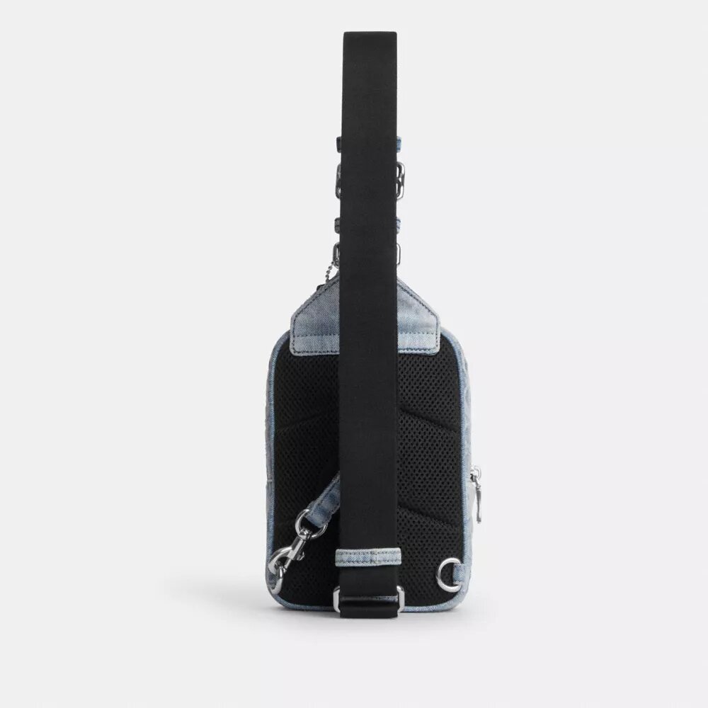 Racer Sling Pack aus „Loved“ Signature-Denim
