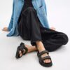 Riemchensandalen mit zwei Riemen aus charakteristischem Jacquard