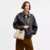 Rowan-Beuteltasche aus „Rainbow Signature Canvas“