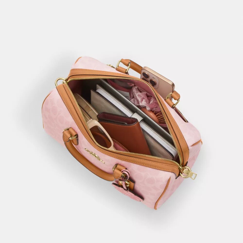 Rowan Große Satchel-Tasche aus Signature Canvas mit Anhängern