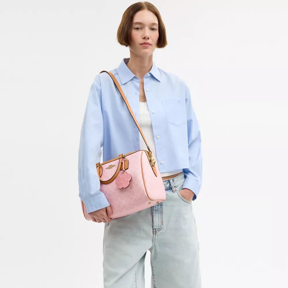 Rowan Große Satchel-Tasche aus Signature Canvas mit Anhängern
