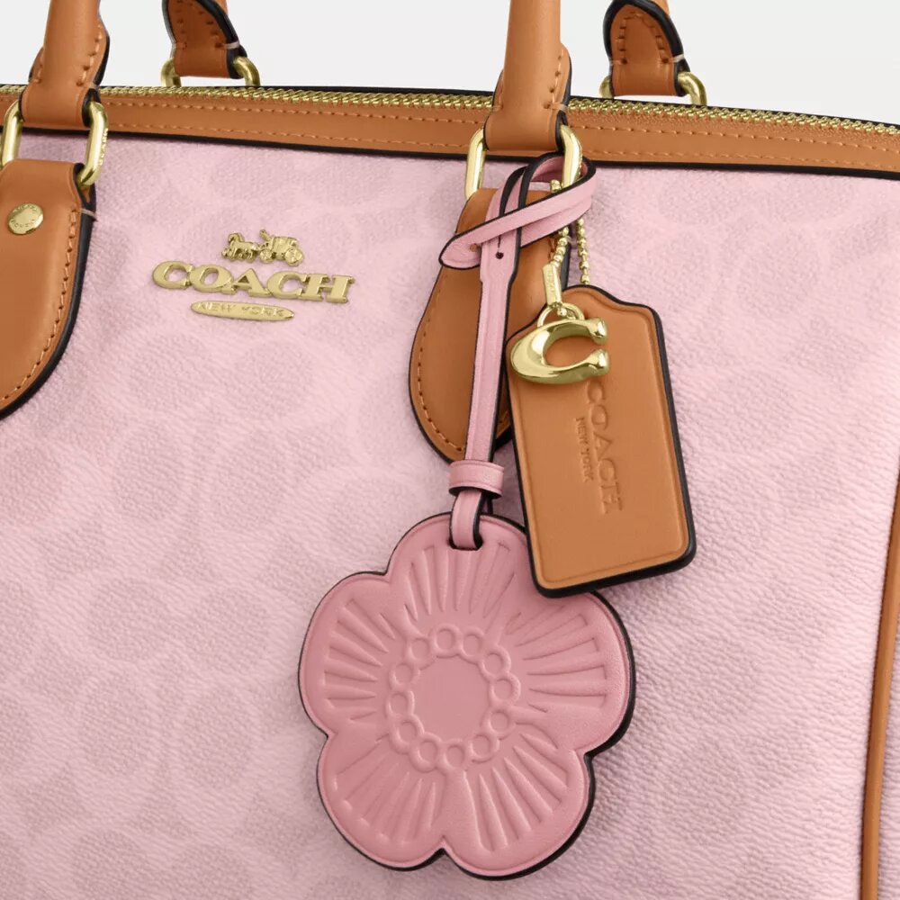 Rowan Große Satchel-Tasche aus Signature Canvas mit Anhängern