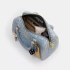 Rowan-Umhängetasche aus „Loved Denim“ mit Anhängern