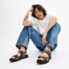 Sandale mit zwei Riemen im charakteristischen Jacquard-Muster