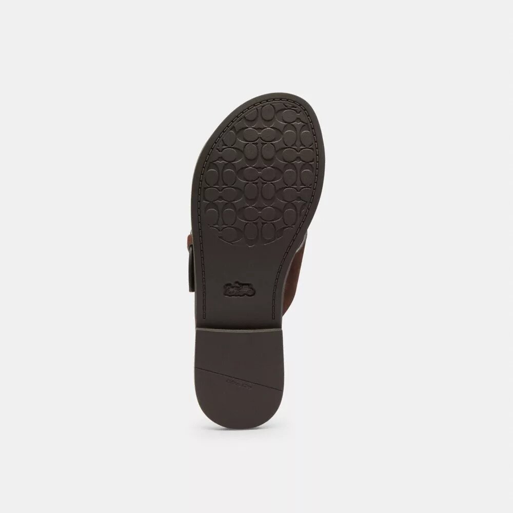 Sandalen mit gekreuzten Riemen und Schnallenverschluss