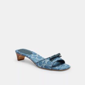 Sandalette mit Schleife und Kitten-Absatz aus charakteristischem Denim