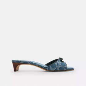 Sandalette mit Schleife und Kitten-Absatz aus charakteristischem Denim