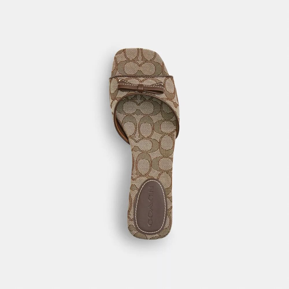 Sandalette mit Schleife und Kitten-Absatz aus charakteristischem Jacquard