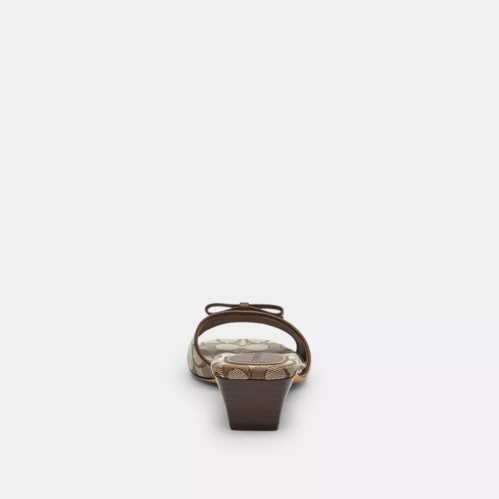 Sandalette mit Schleife und Kitten-Absatz aus charakteristischem Jacquard
