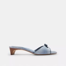 Sandaletten mit Kitten-Absatzschuh und Schleife aus „Loved Denim“