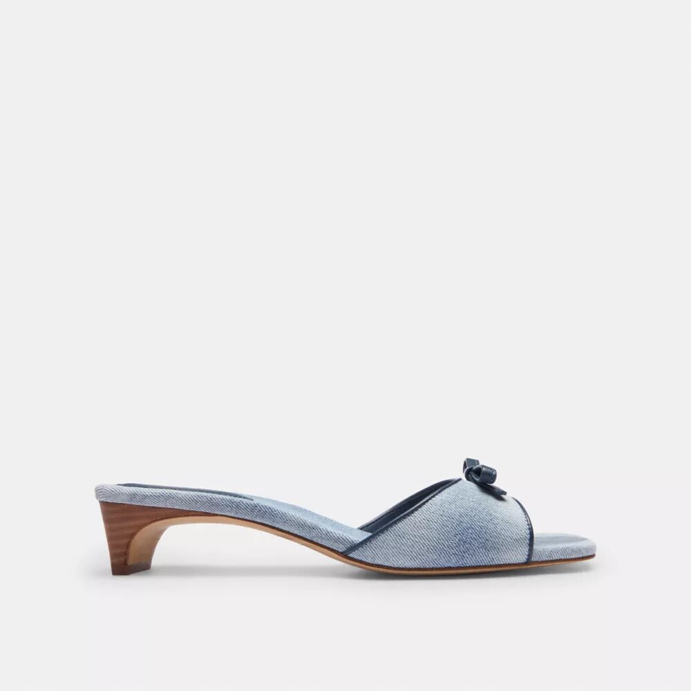 Sandaletten mit Kitten-Absatzschuh und Schleife aus „Loved Denim“