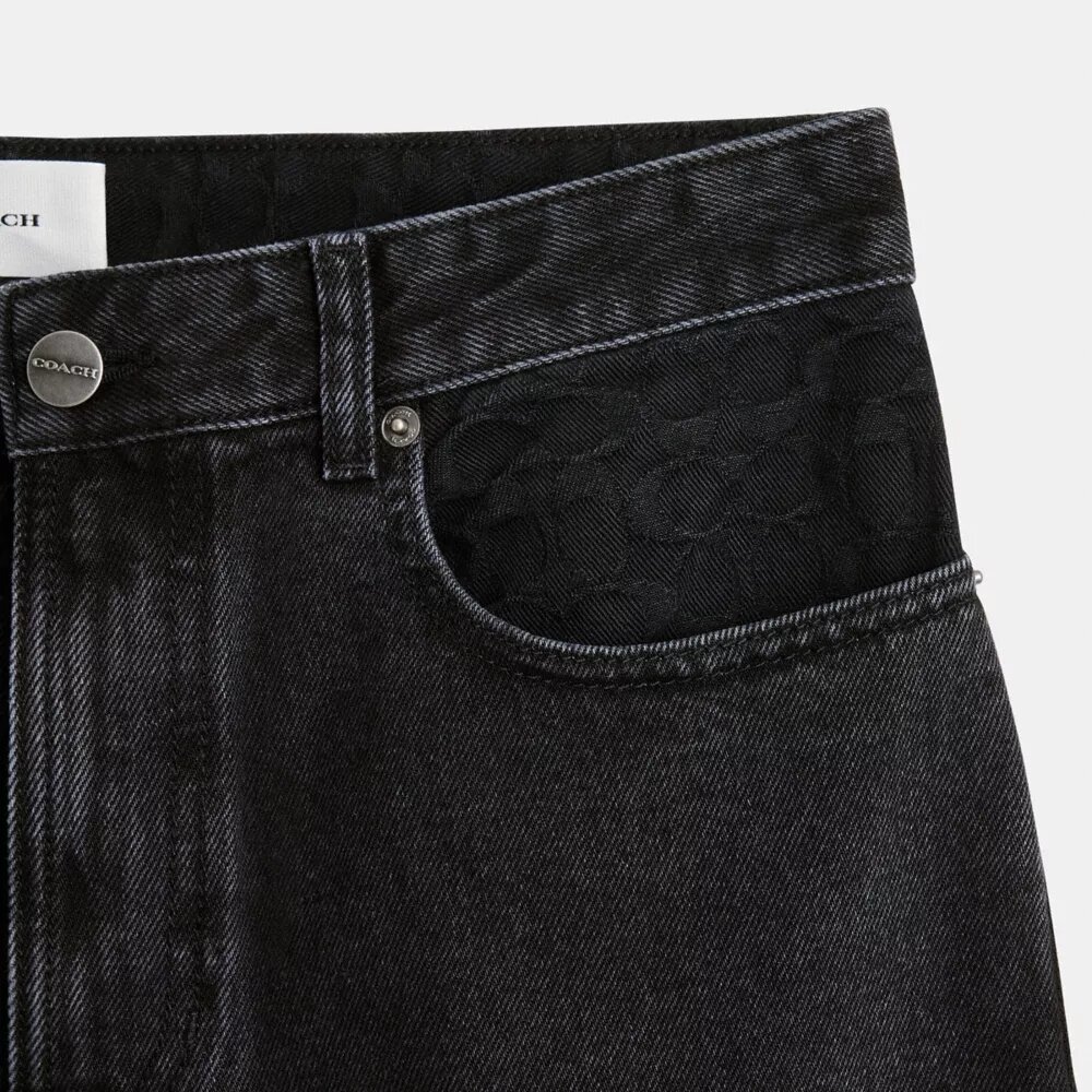 Schwarze Taper-Jeans aus Bio-Baumwolle