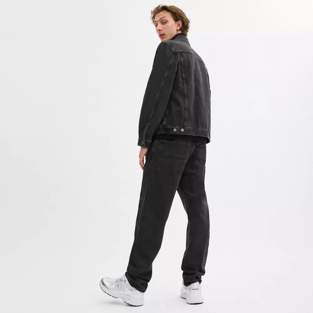 Schwarze Taper-Jeans aus Bio-Baumwolle