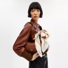 Seiden-Halstuch mit „Stacked Tabby Bags“-Print