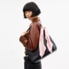 Seidenschal im Rautenmuster mit „Waterfall Tea Rose“-Print
