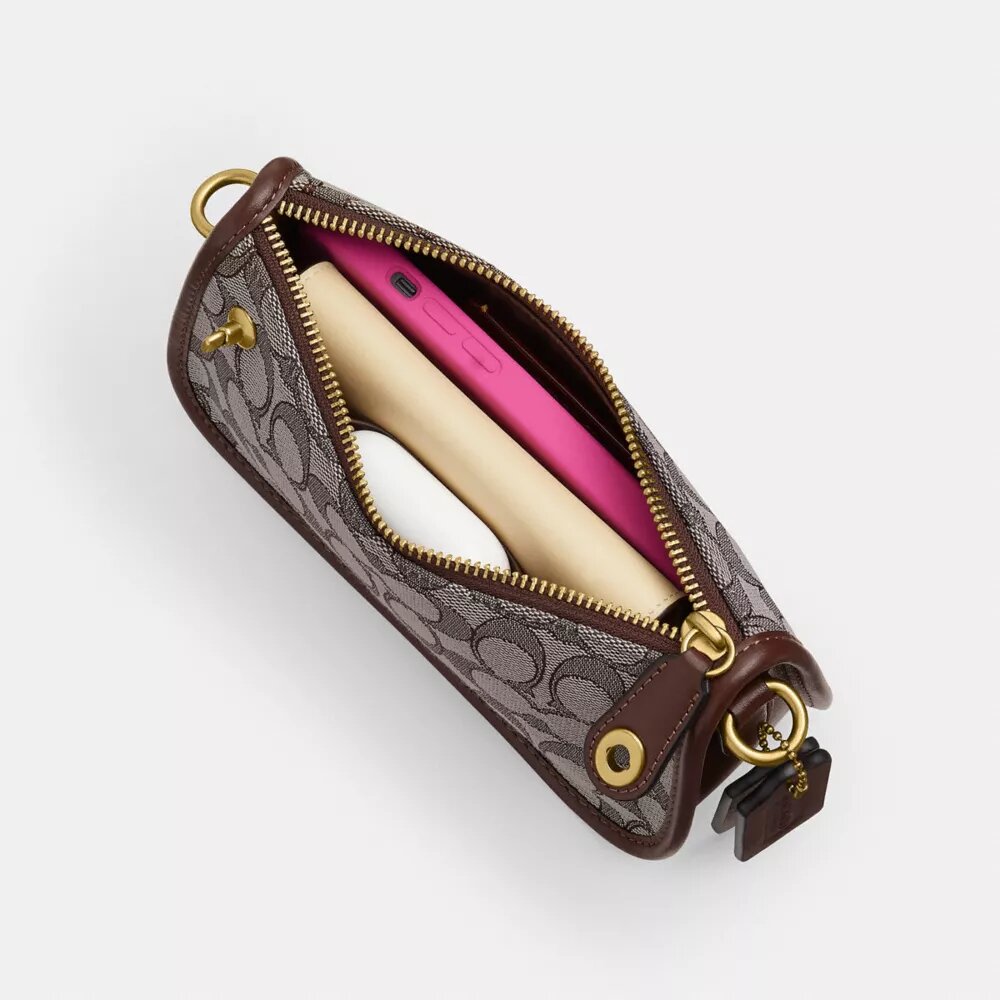 Swinger-Taschen 20 mit Kette aus charakteristischem Jacquard