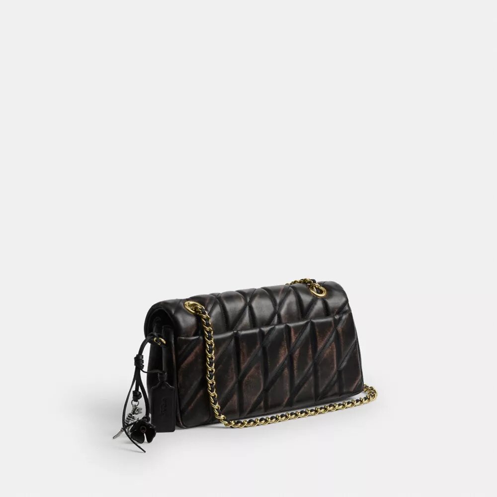 Tabby-Schultertasche 26 aus „Loved“-Leder mit Steppung