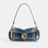 Tabby-Schultertasche 26 aus regenerativem Baumwoll-Denim