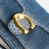 Tabby-Schultertasche 26 aus regenerativem Baumwoll-Denim