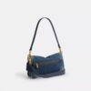 Tabby-Schultertasche 26 aus regenerativem Baumwoll-Denim