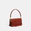 Tabby-Schultertasche 26 aus Signature Canvas