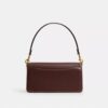 Tabby-Schultertasche 26 aus Signature Canvas