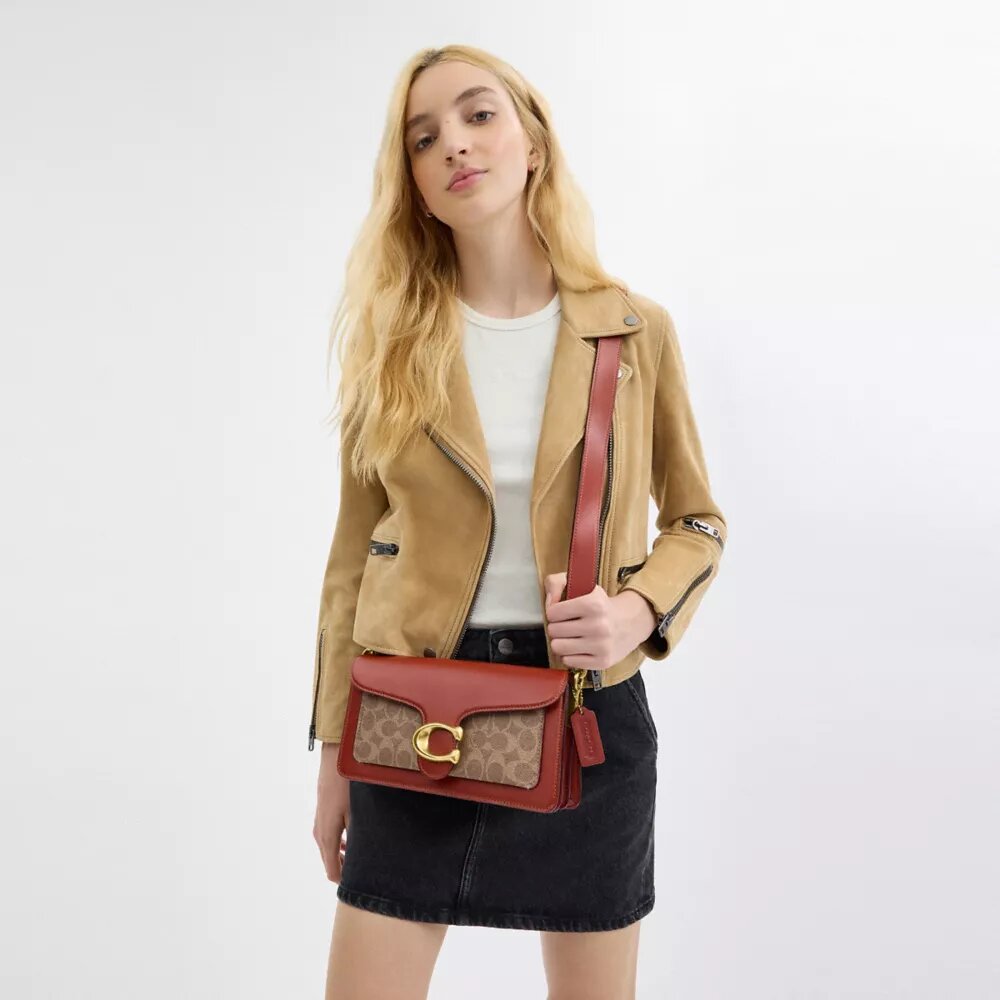 Tabby-Schultertasche 26 aus Signature Canvas