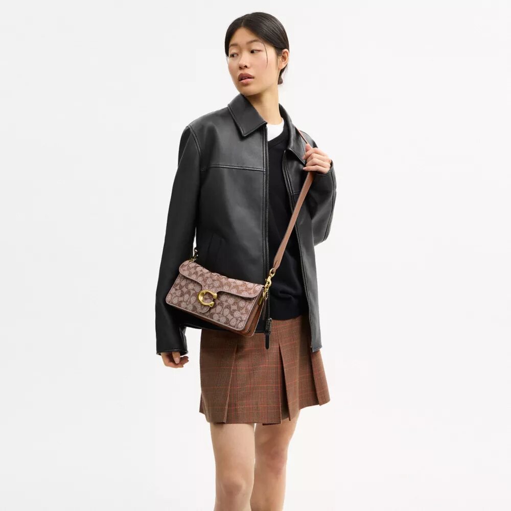 Tabby-Schultertasche 26 in Crystal Signature Jacquard