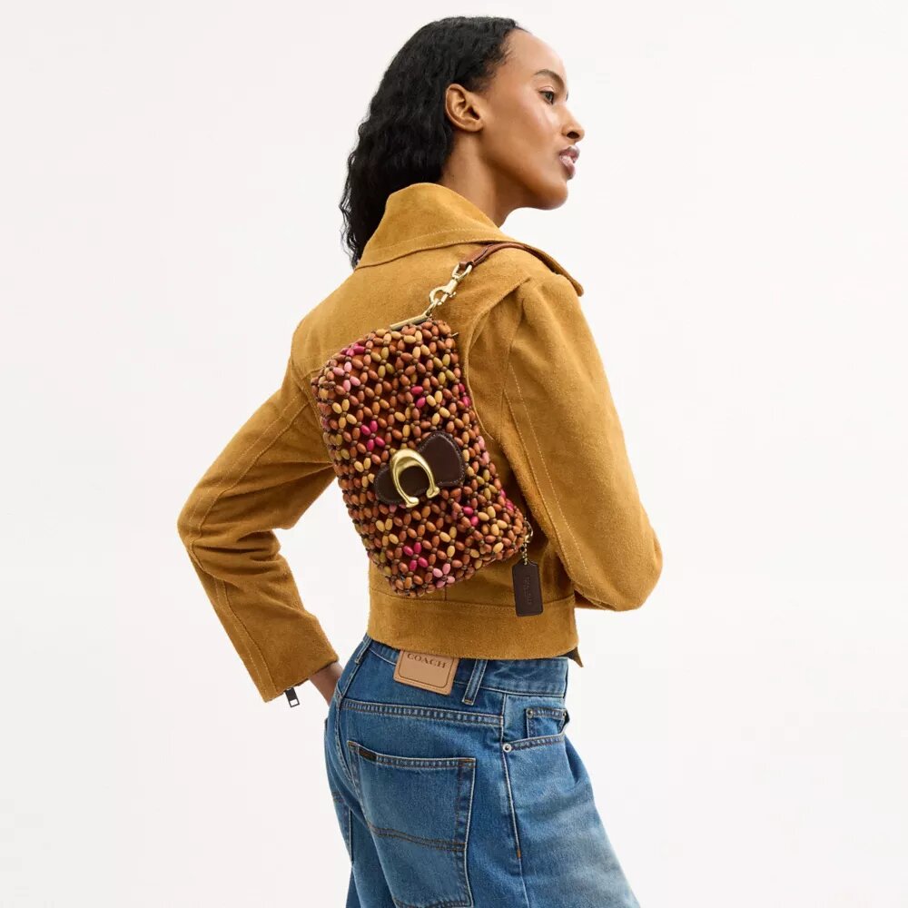 Tabby-Schultertasche 26 mit Holzperlen