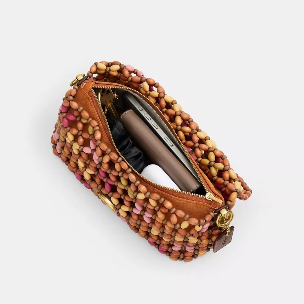 Tabby-Schultertasche 26 mit Holzperlen