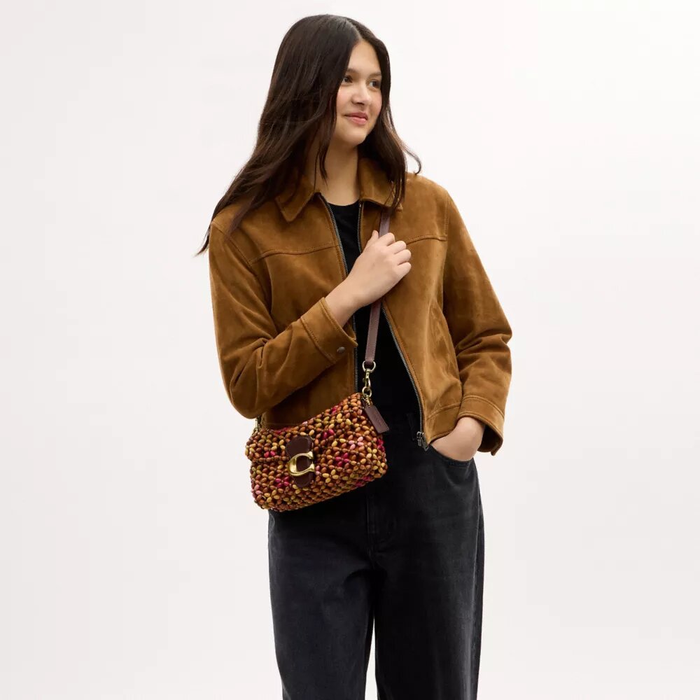 Tabby-Schultertasche 26 mit Holzperlen