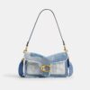 Tabby-Schultertasche 26 mit Patchwork aus wiederverwertetem Denim