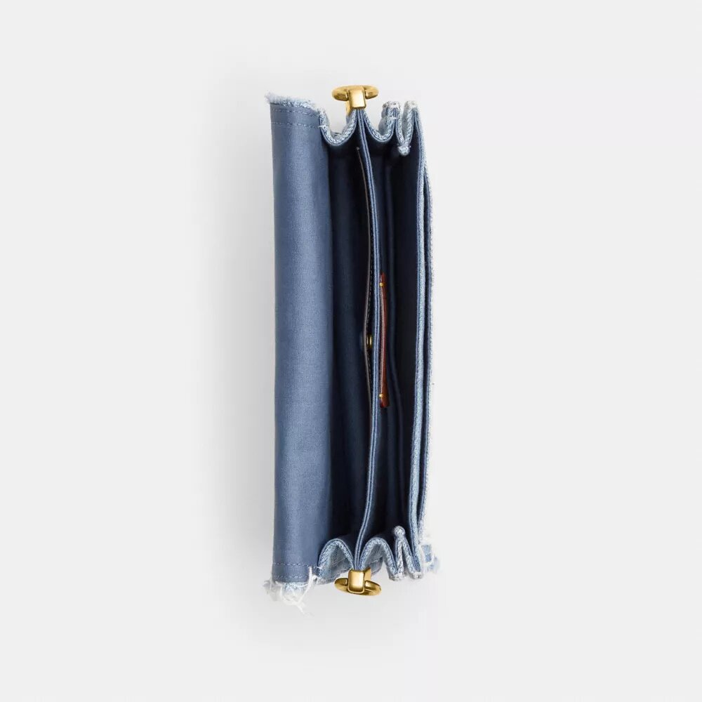 Tabby-Schultertasche 26 mit Patchwork aus wiederverwertetem Denim