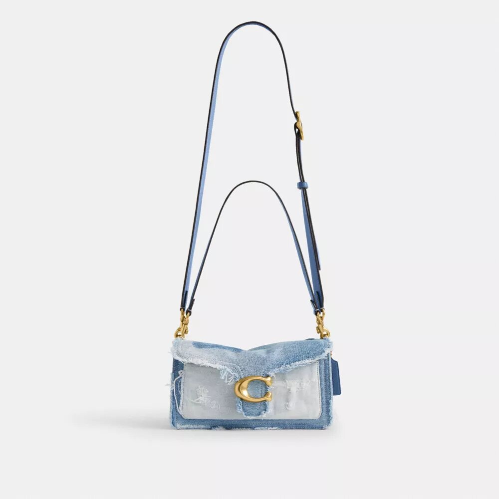 Tabby-Schultertasche 26 mit Patchwork aus wiederverwertetem Denim