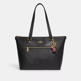 Taschenanhänger mit Würfelgruppe