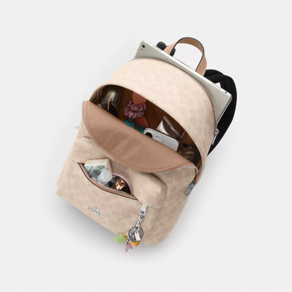 Taylor Small Rucksack aus Signature Canvas