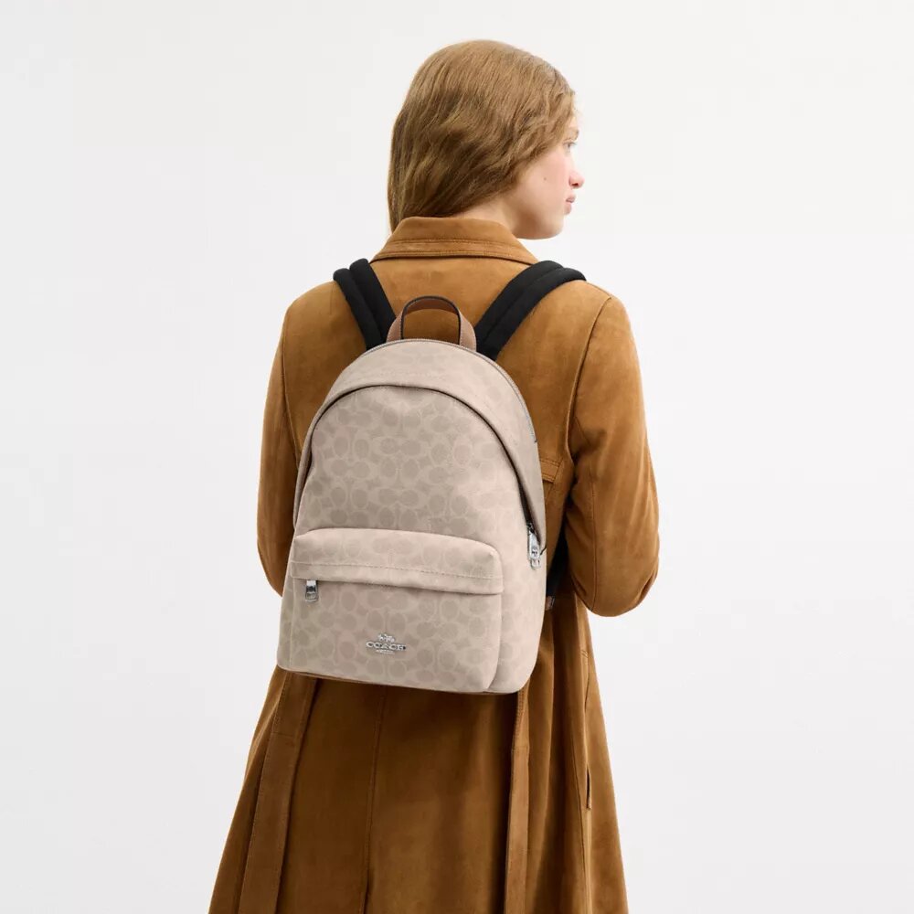 Taylor Small Rucksack aus Signature Canvas