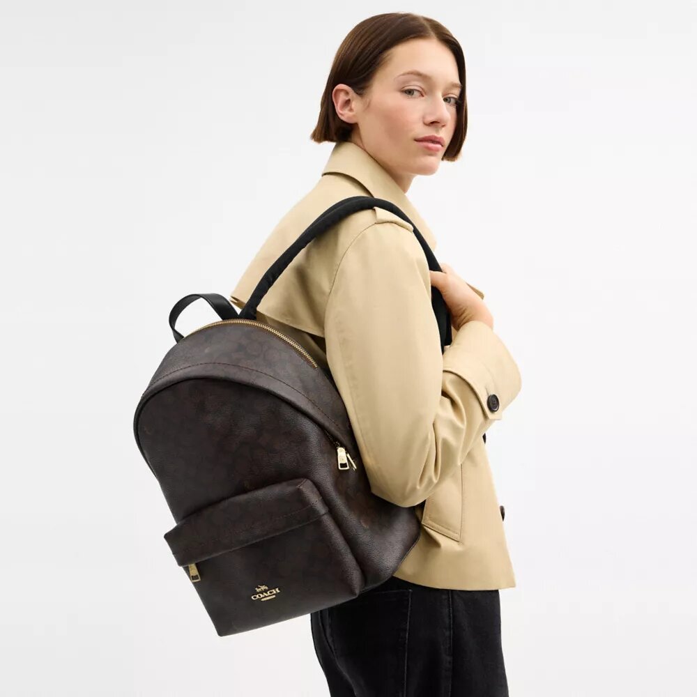 Taylor Small Rucksack aus Signature Canvas