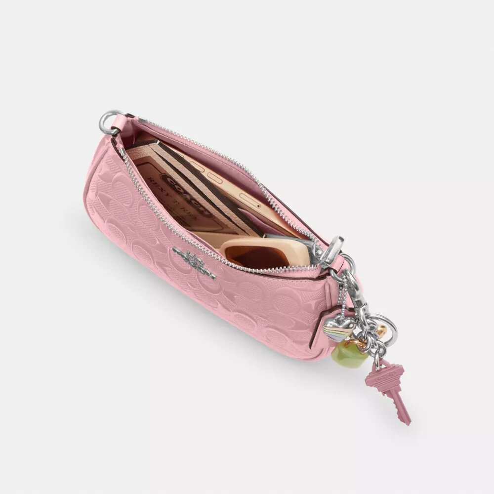 Teri Mini-Umhängetasche aus Signature-Leder mit Herz-Anhänger
