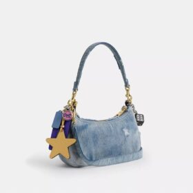 Teri-Schultertasche aus Loved Denim mit Anhängern