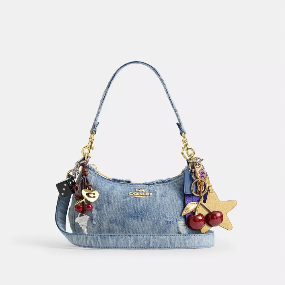 Teri-Schultertasche aus Loved Denim mit Anhängern